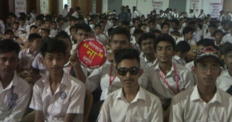 নাটোরে মাদকবিরোধী শোভাযাত্রা ও আলোচনা সভা অনুষ্ঠিত