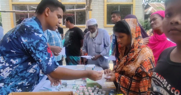 কোষ্টগার্ডের উদ্যোগে চিকিৎসা পেলো পদ্মাপাড়ের মানুষ