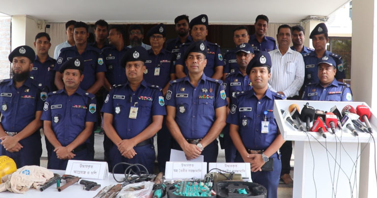 পাবনায় আন্তঃজেলা ইজিবাইক চোর চক্রের ৫ সদস্য গ্রেপ্তার