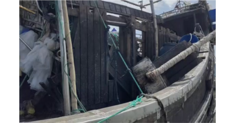 ট্রলারে সিলিন্ডার বিস্ফোরণ, দগ্ধ ১২