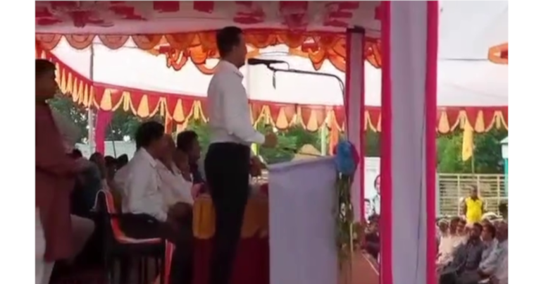 সরকারের পক্ষে ভোট চাইলেন জামালপুরের ডিসি