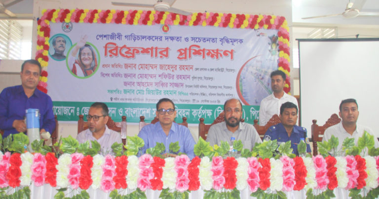 পিরোজপুরে বিআরটিএ এর পেশাজীবী প্রশিক্ষণ