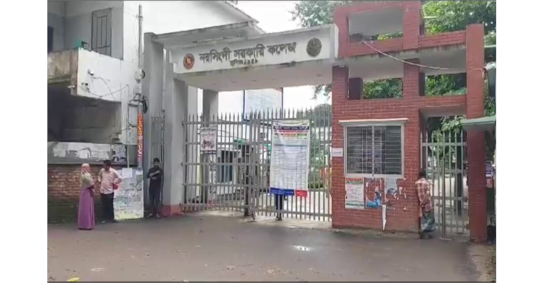 কলেজ পুকুর থেকে মরদেহ উদ্ধার