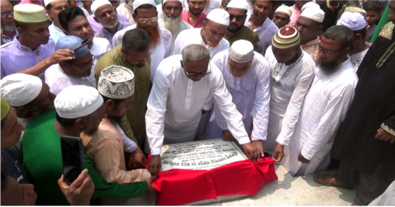 নিজস্ব অর্থায়নে মসজিদের উদ্বোধন করলেন এমপি