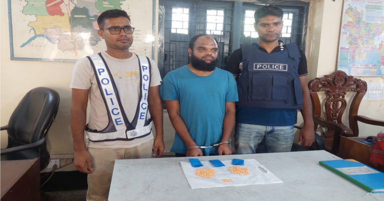 ইয়াবাসহ মাদক ব্যবসায়ী আটক