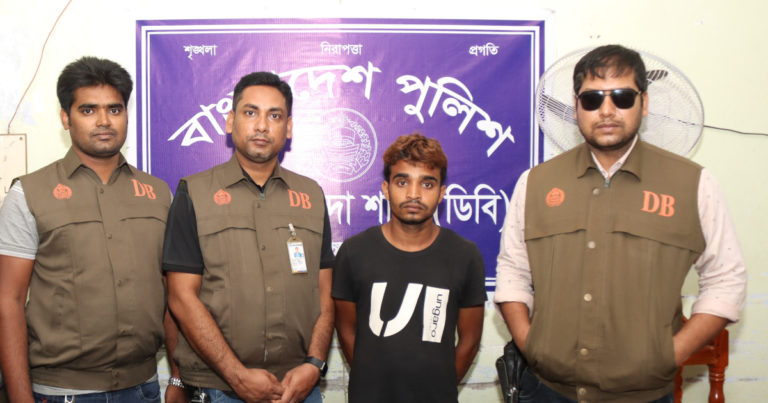 পুলিশ সুপার পরিচয়ে প্রতারণার অভিযােগে যুবক গ্রেপ্তার