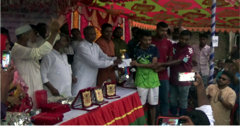 রাণীনগরে জাগ্রত জনতা গোল্ডকাপ টুর্নামেন্টের চূড়ান্ত খেলা অনুষ্ঠিত