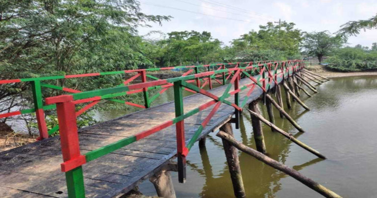 খালের উপর তৈরি সেতু, দুই গ্রামের মানুষের নাড়ির বন্ধন