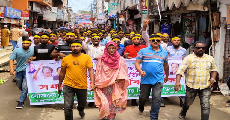 বাঁধা উপেক্ষা করে জেলা স্বেচ্ছাসেবকদলের প্রতিনিধি সভা