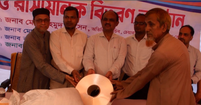 তাঁতিদের মধ্যে বিনা শুল্কে ৫ কোটি টাকার সুতা ও কেমিক্যাল বিতরণ