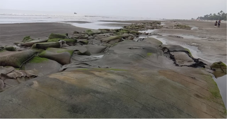 সমুদ্রের করাল গ্রাসে বিলীন হচ্ছে কুয়াকাটা