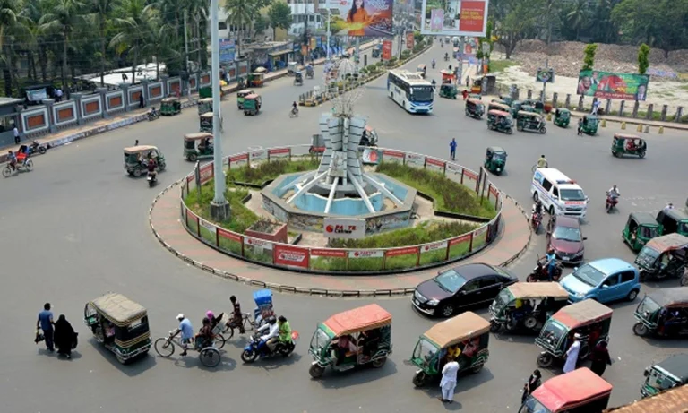 ধীর গতির শহরে পরিণত হয়েছে খুলনা
