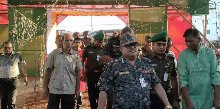 পূজা মন্ডপ পরিদর্শণ করলেন আনসার বাহিনীর রেঞ্জ কমান্ডার সাইফুর রহমান