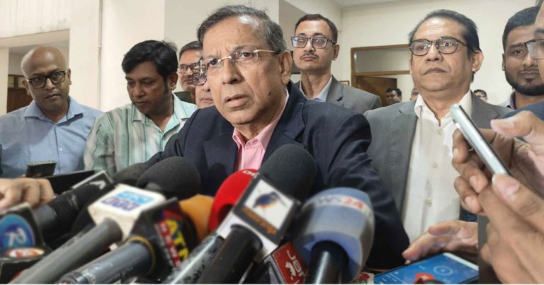 খালেদা জিয়ার বিদেশে চিকিৎসার আবেদনে আইন মন্ত্রণালয়ের ‘না’