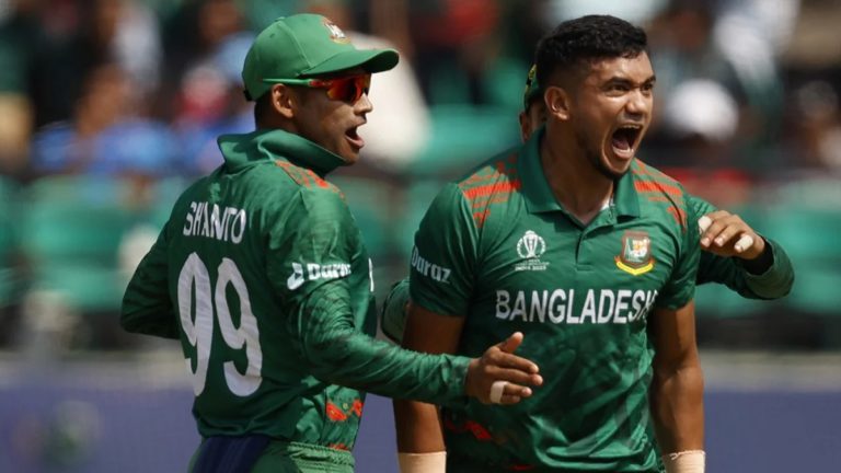 ১৫৬ রানেই গুটিয়ে গেল আফগানরা