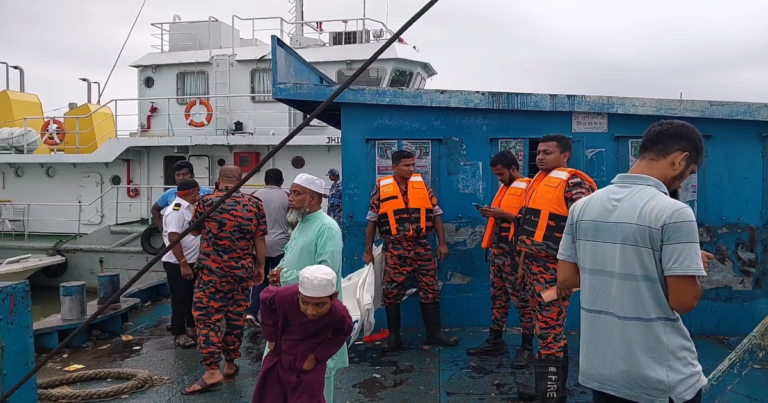 মুন্সীগঞ্জে ট্রলার ডুবিতে এখনও নিখোঁজ ৩