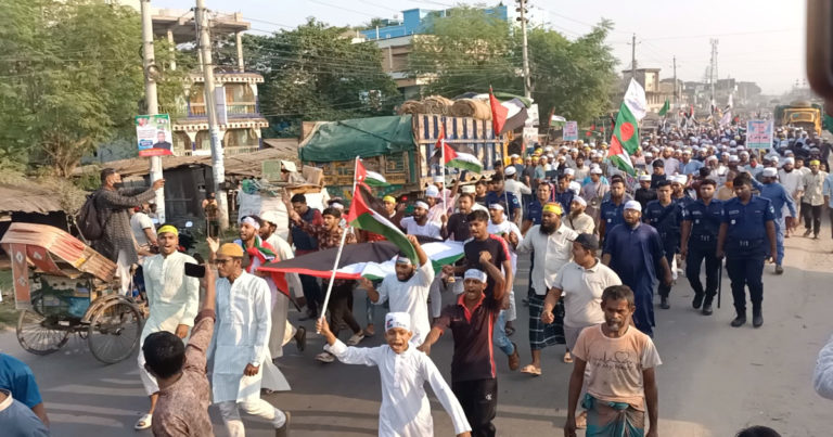 ফিলিস্তিনে ইসরাইলের আগ্রাসনের প্রতিবাদে ঝিনাইদহে বিক্ষোভ