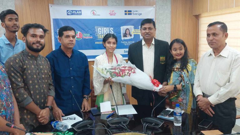 ফেনীতে এক ঘন্টার উপজেলা চেয়ারম্যান হলেন ফাতিহা