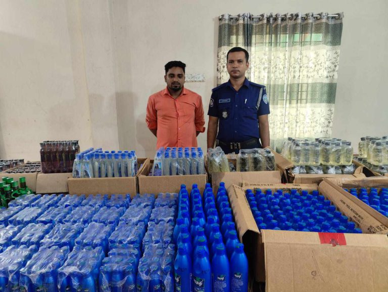 ফেনীতে নামীদামি ব্র্যান্ডের ১৫শ বোতল ভেজাল তেল জব্দ