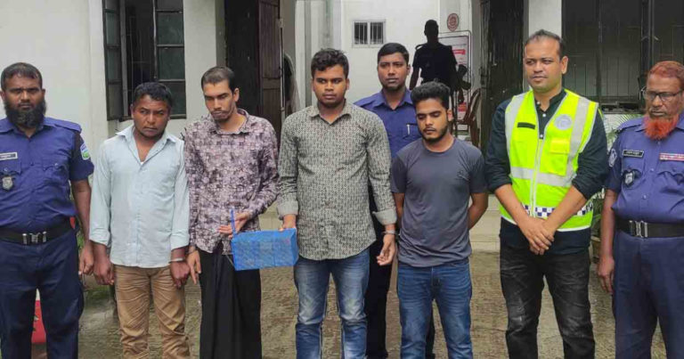 শ্রীবরদীতে তক্ষকসহ আটক ৪