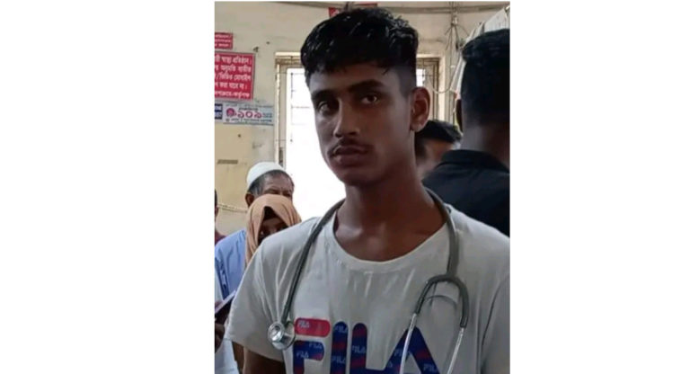 ফেনী জেনারেল হাসপাতালে প্রতারণাকালে ভুয়া ডাক্তার আটক