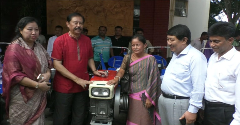 রাঙামাটিতে কৃষকদের মাঝে কৃষি যন্ত্রপাতি বিতরণ