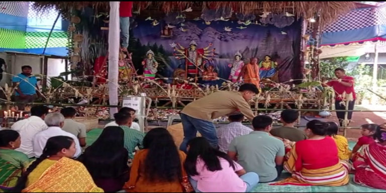 খাগড়াছড়িতে নিজস্ব পোষাকে দেবী দুর্গাকে সাজিয়ে আরাধনা