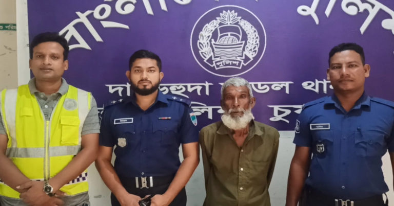 মেয়েকে খুন করে ভারতে পালানোর সময় বাবা গ্রেপ্তার