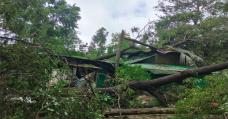 ঘূর্ণিঝড় ‘হামুন’ তাণ্ডবে অচল কক্সবাজার