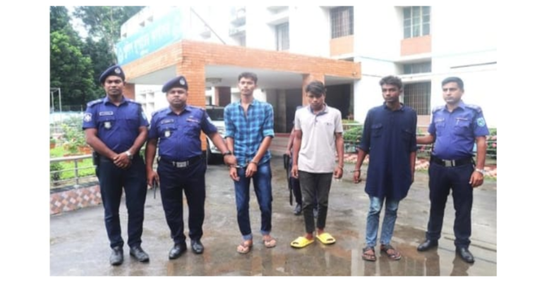 গাইবান্ধায় অটোরিকশা ছিনতাই, গ্রেপ্তার ৪
