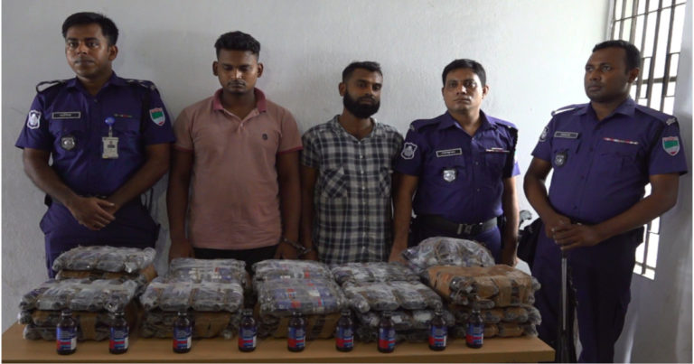 ভারত থেকে ফেন্সিডিল আনার সময় ২ কারবারি আটক