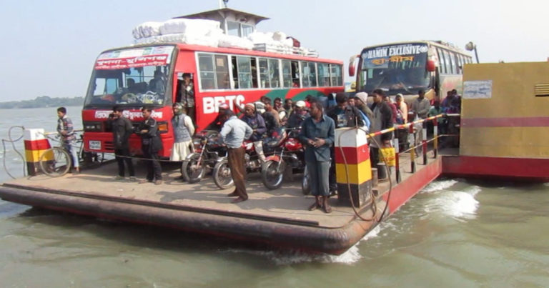 ফেরিঘাটে অতিরিক্ত টোল আদায়ের অভিযোগ