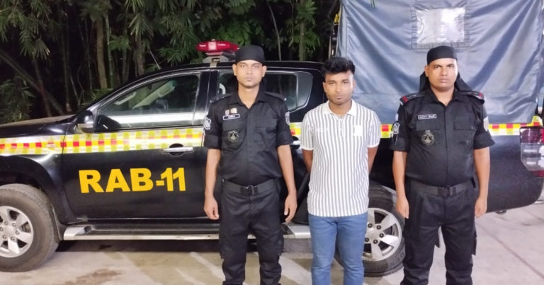 নোয়াখালীতে আগ্নেয়াস্ত্রসহ তরুণ গ্রেপ্তার