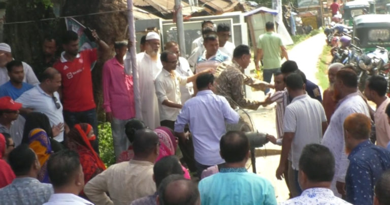 বিএনপি’র অনশন কর্মসূচীতে নেতাকর্মীদের হাতাহাতি