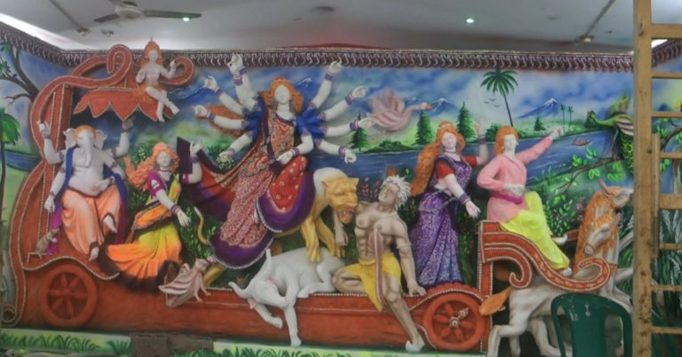 চুয়াডাঙ্গায় মন্ডপে মন্ডপে চলছে প্রতিমা তৈরির কাজ