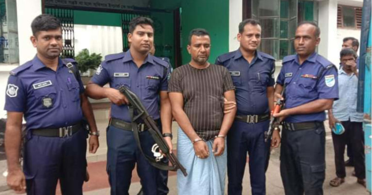 জমি নিয়ে দ্বন্দ্বে ছোট ভাইকে কুপিয়ে হত্যা করে বড় ভাই