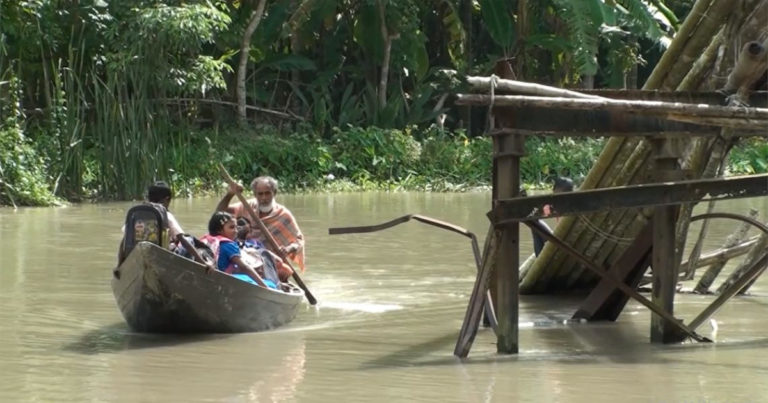বাগেরহাটে একটি ব্রীজের জন্য ১০ গ্রামের মানুষের ভোগান্তি