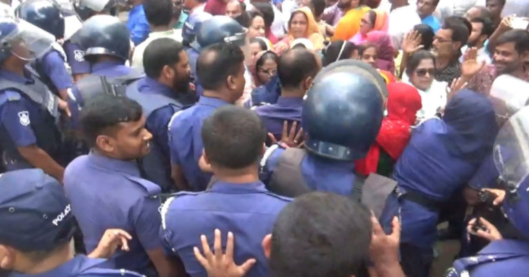 টাঙ্গাইলে বিএনপির বিক্ষোভ মিছিলে পুলিশের বাঁধা