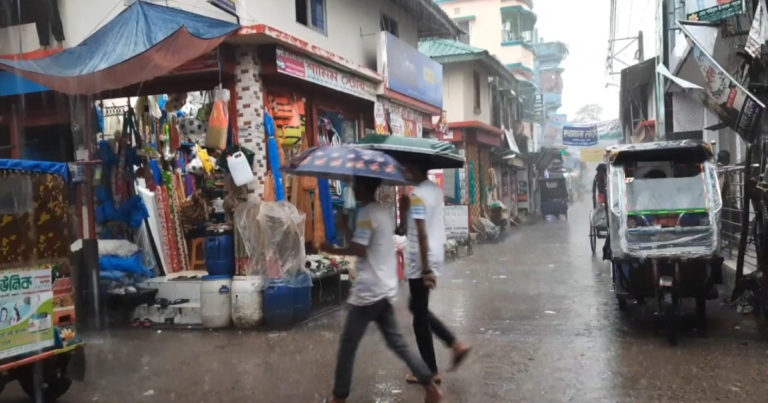 টানা এক সপ্তাহের বৃষ্টির পানিতে প্লাবিত নিম্নাঞ্চল