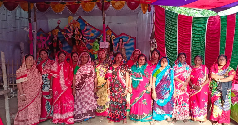 দুর্গাপূজার ব্যতিক্রম আয়োজন করে মাগুরার নারীরা