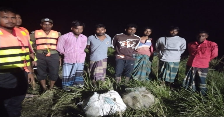 পদ্মায় ইলিশ শিকার: ৬ জেলের জেল