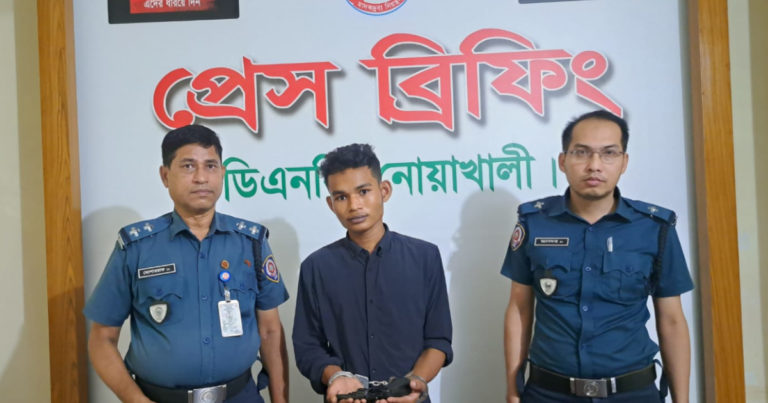 নোয়াখালীতে রিভলবার সহ যুবক আটক