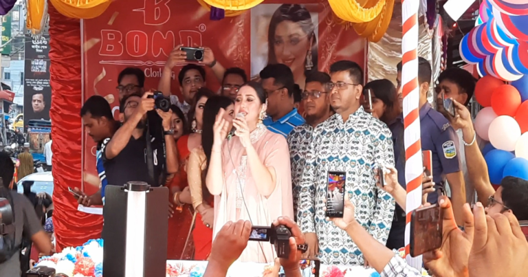 জামালপুরে শো রুম উদ্বোধনে অপু বিশ্বাস