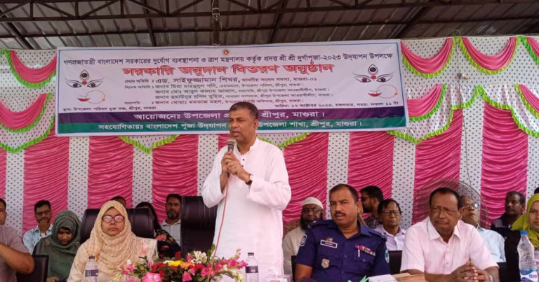 মাগুরার শ্রীপুরে মন্দিরে সরকারি অনুদান বিতরণ