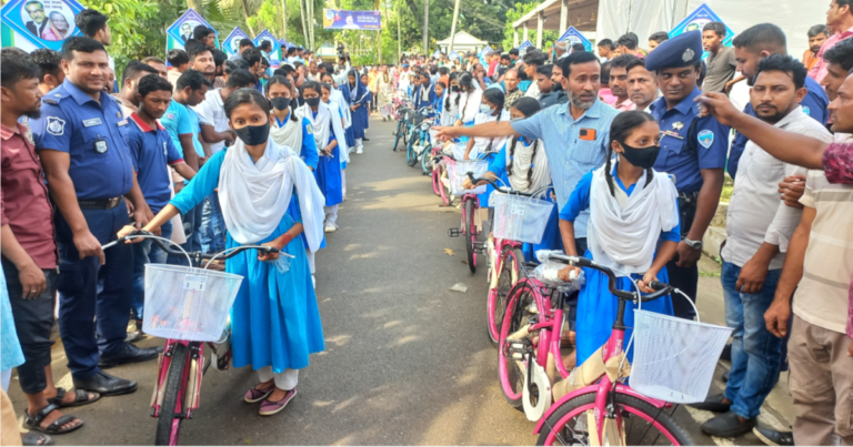দুই শতাধিক ছাত্রী পেল বাইসাইকেল উপহার