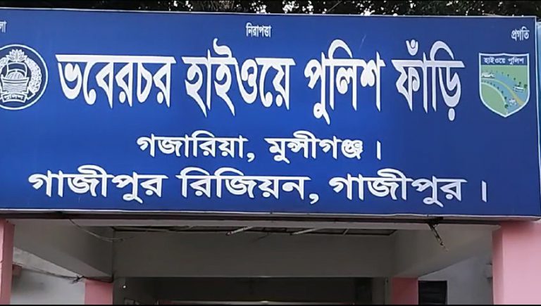 বাসের ধাক্কায় নানী-নাতির মৃত্যু, মা আহত
