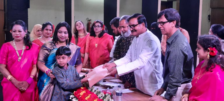 জামালপুরে শিক্ষার্থীদের মাঝে বার্ষিকী সনদ বিতরণ