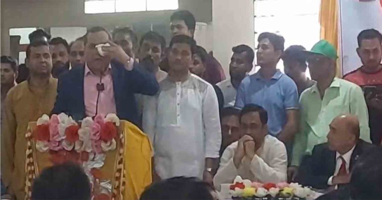 আ.লীগ নেতা দলীয় মনোনয়ন না পেয়ে কাঁদলেন-কাঁদালেন
