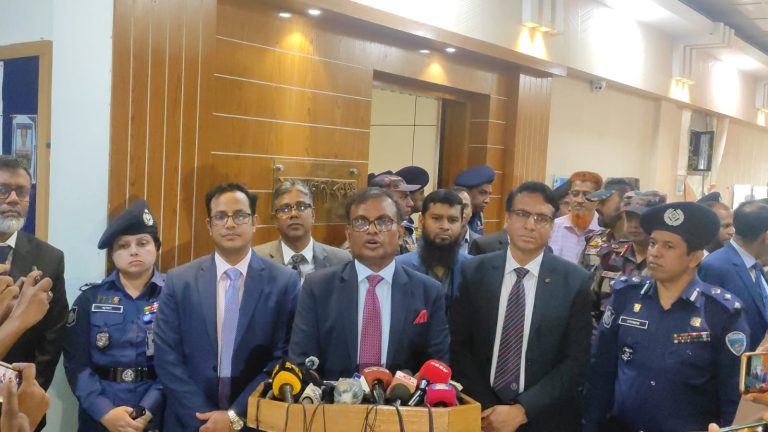 নির্বাচন কমিশন কোনো চাপ অনুভব করছে না: আনিছুর রহমান