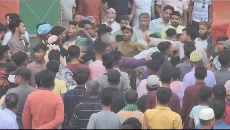 শান্তি সমাবেশে যুবলীগ ও স্বেচ্ছাসেবক লীগের সংঘর্ষ, আহত দুই